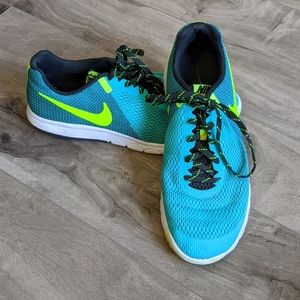 Nike teal runnings